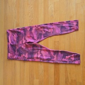 Athleta Ultimate Stash Printed 7/8 Red Camo Tight- M